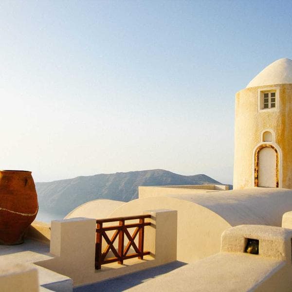 اولین جیز برگر فرانسوی (پرسی) تهران ترنج ‎بفرستید برای دوستاتون با هم برید اینجا چیز برگری میزنید که طعمش رو هیچ وقت فراموش نمیکنید زنده یاد احمد کاظمی موسس این مجموعه از آشپز های حرفه ای در دهه پنجاه و شصت بودن و بعد از سفرشون به کشور فرانسه و شرکت تو دوره های آشپزی حرفه ای فرانسوی این مدل برگر رو به ایران آوردن فضای مغازه دقیقا تو همون حال و هوای دهه ی شصت هست و از همون موقع این غذا طرفدار زیادی پیدا کرده شب ها همیشه صف دارن ‌و باید زود برید ادرسشون : تهران ستارخان سه راه تهران ویلا بالای پارک تهران ویلا کوچه